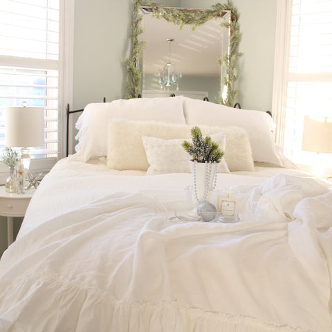 evergreen, green decor, christmas bedroom, boxwood, linen