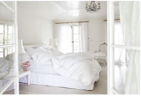 rachel ashwell, shabby chic, shabby chic decor, linen bedding 